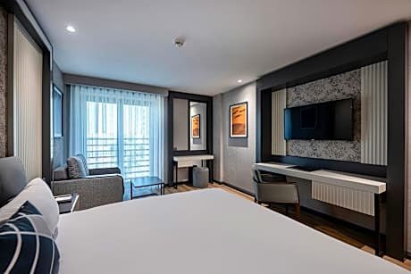 Superior King, Guest Room, Queen