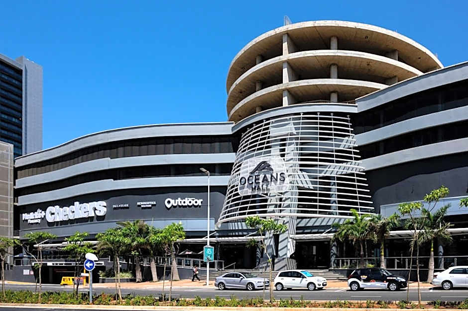 Opulent Oceans Apartment 2505 with Sea Views