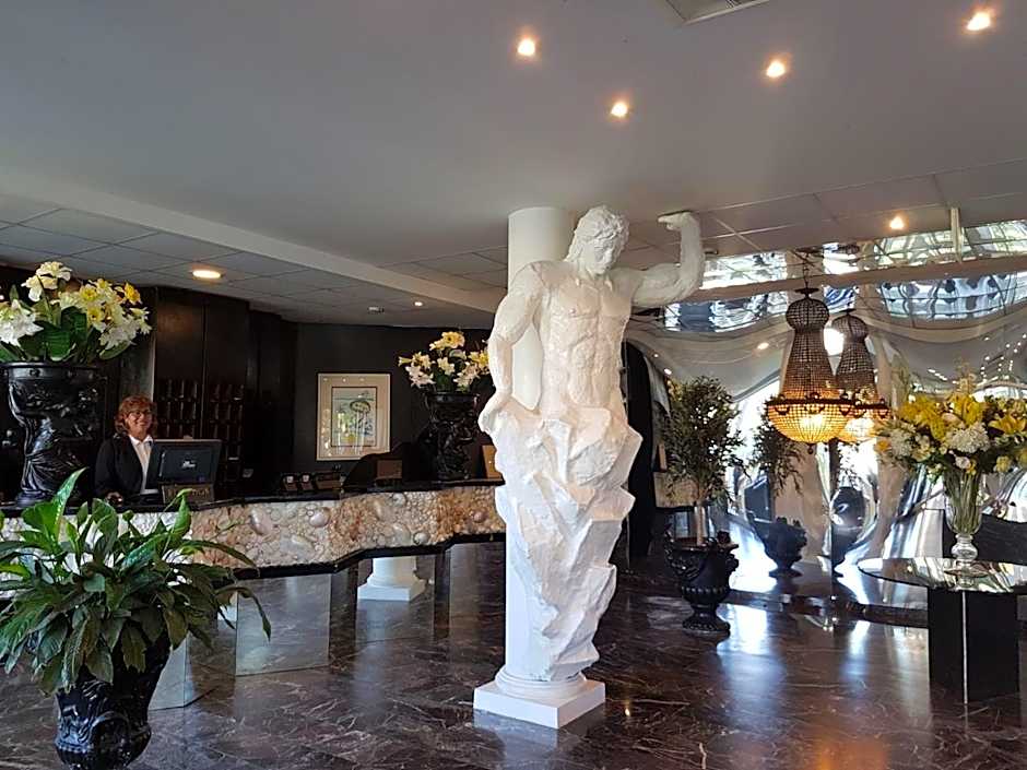 Domizia Palace Hotel