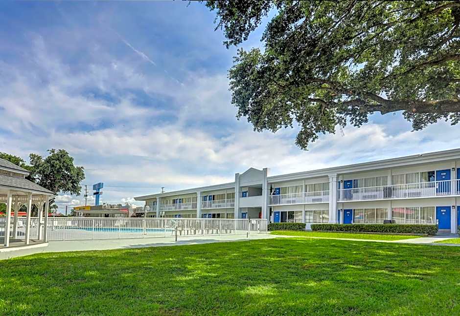Motel 6-Jacksonville, NC