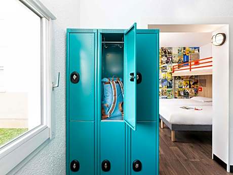 6-Bed Dormitory Room with Shared Bathroom