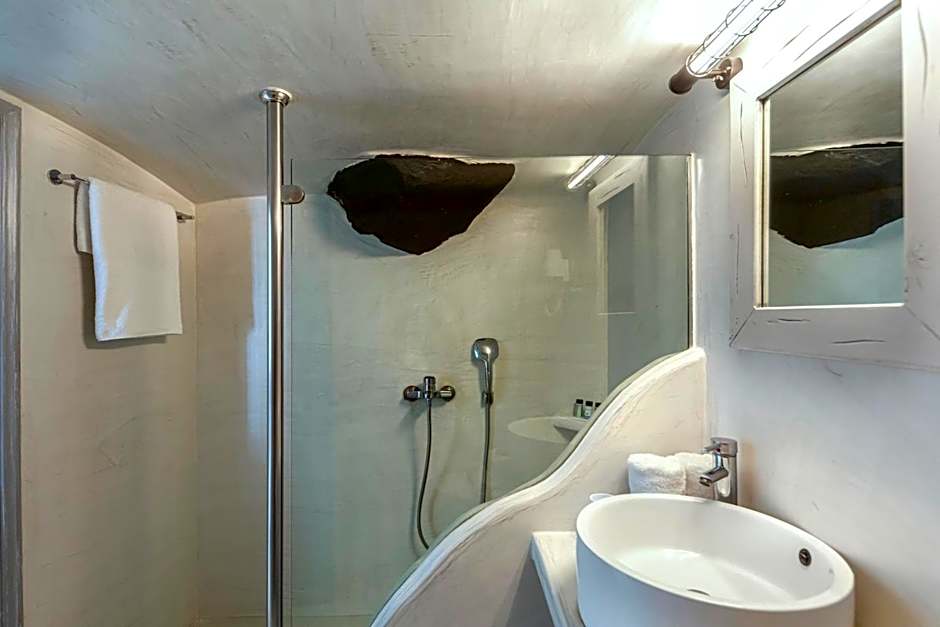 Pearl on the Cliff Hotel & Suites