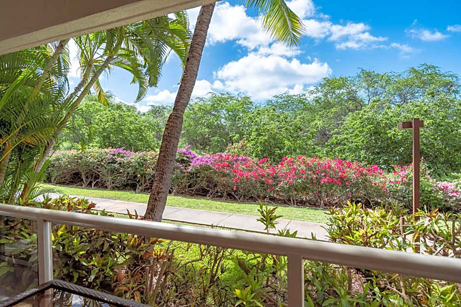 Renovated Condo - 3 Min Walk to Toes in the Sand!