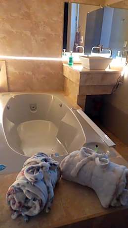 Deluxe Suite with Spa Bath