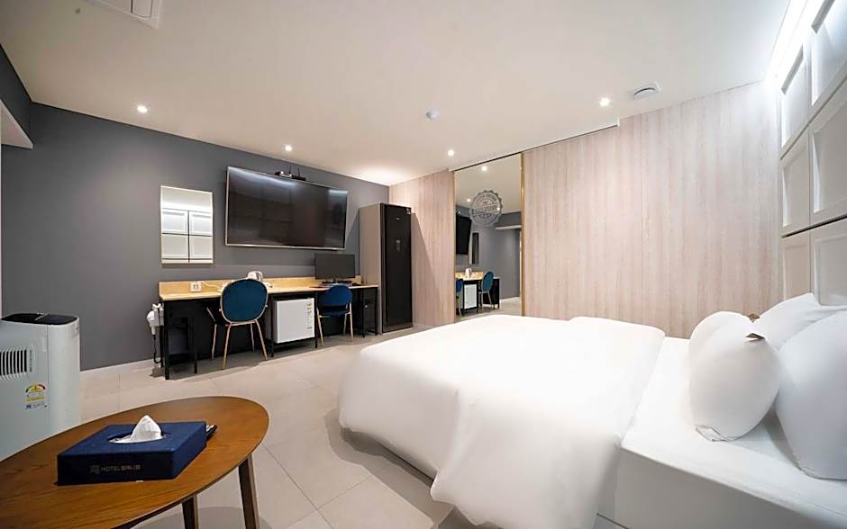 Hotel Millennium
