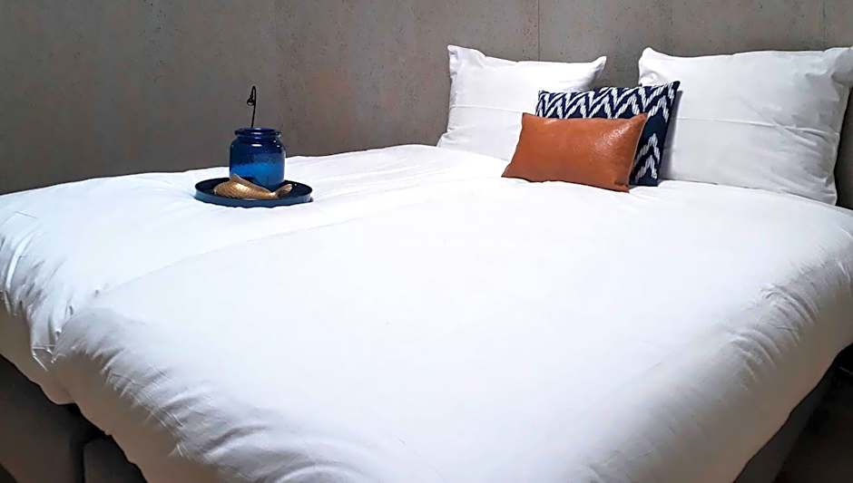 Foto 1 dari 9 — Mushroom Double Room on Pillars