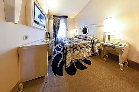 Double Room (1 Adult)