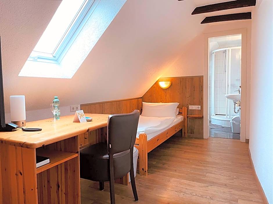 Hotel Orthwein -kostenfreie Parkplatze-