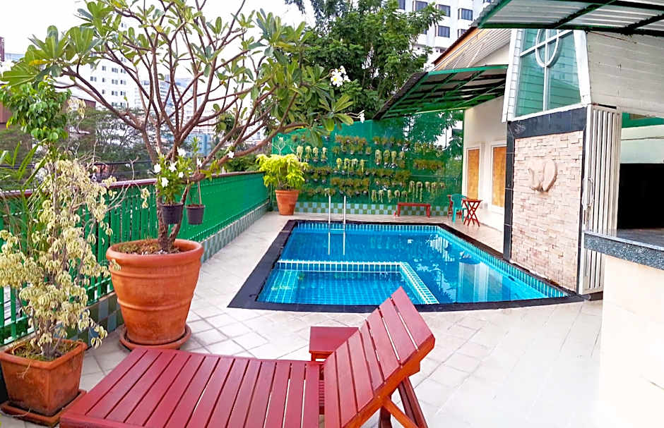 Royal Ivory Sukhumvit Nana by Compass Hospitality