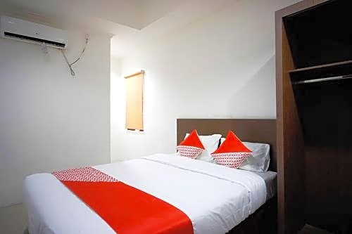 OYO 2886 Her Mandiri Guest House