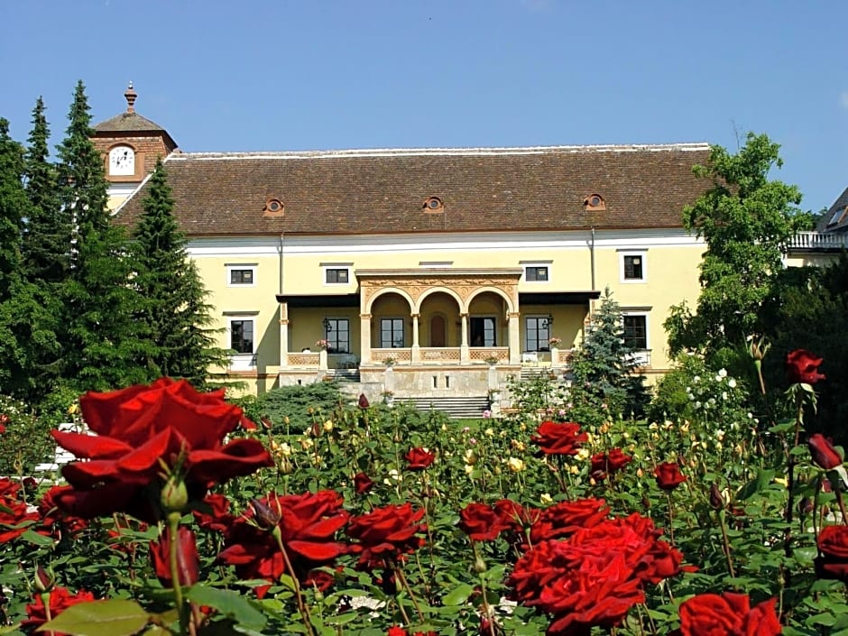 Hotel Schloss Weikersdorf