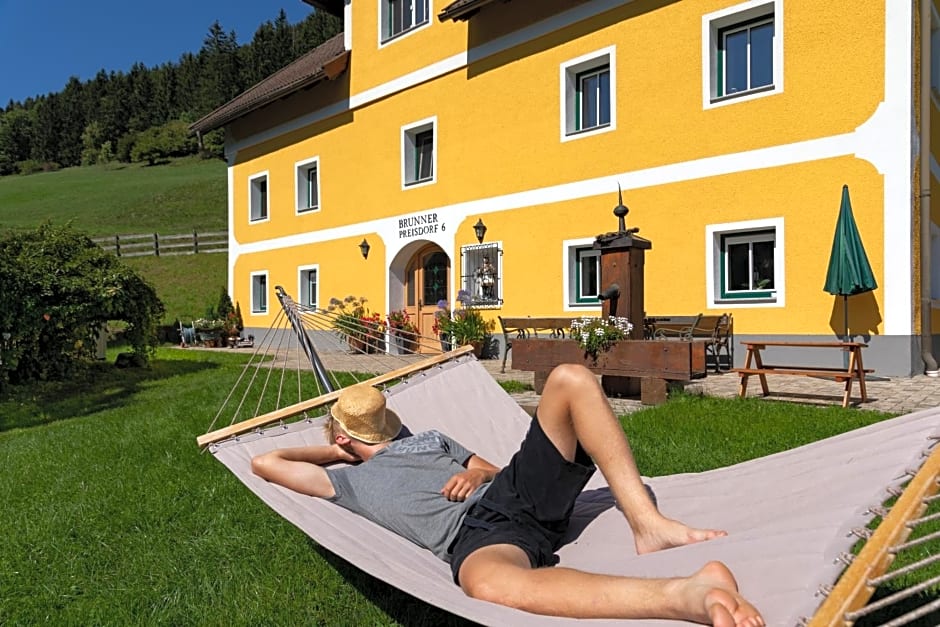 Brunner - Ferienwohnung im Hühnerhotel