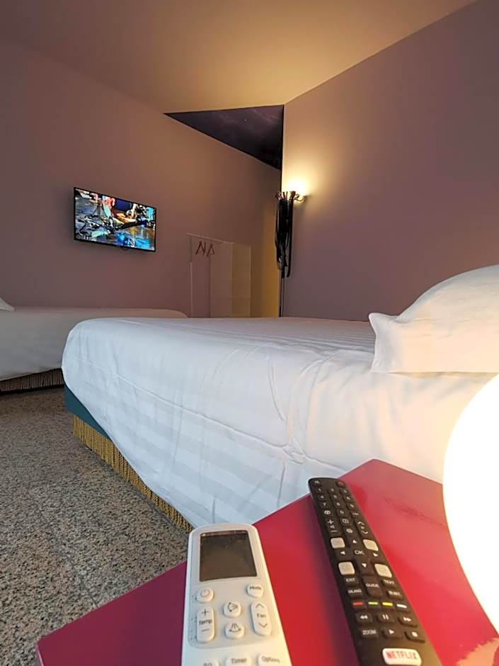 Red Carpet rooms