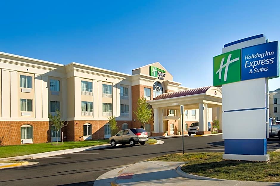 Holiday Inn Express & Suites Alexandria - Fort Belvoir By IHG