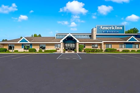 AmericInn by Wyndham Fergus Falls - Conference Center