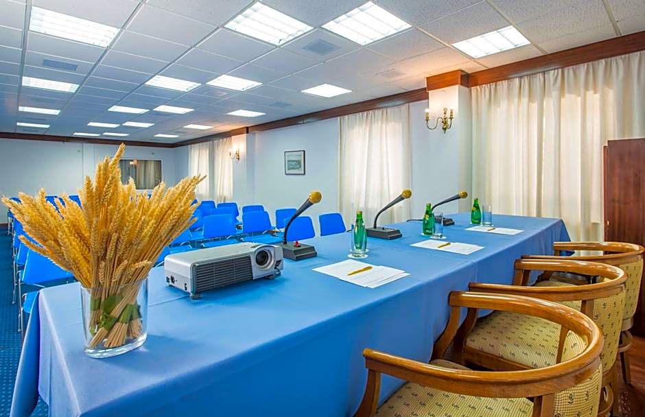 Delfinia Hotel & Bungalows