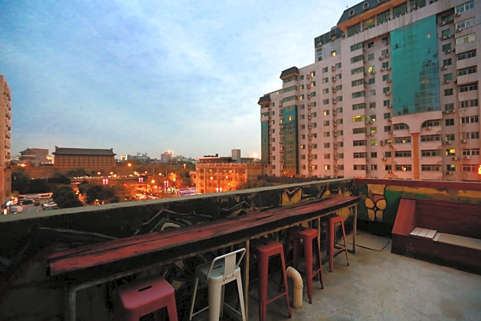 Xi'An Busy Hotel Bell Tower City Wall