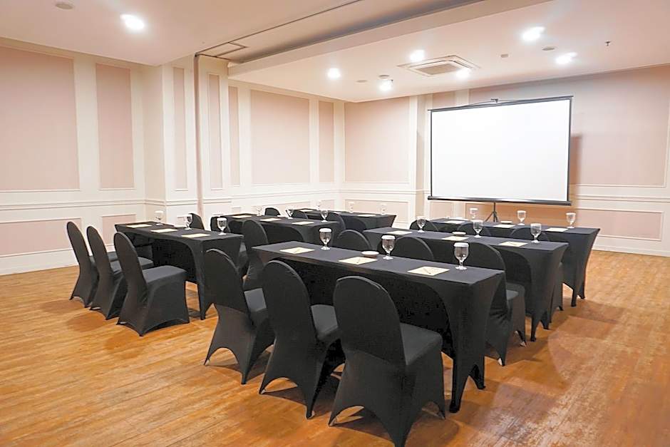 Maxonehotels At Glodok