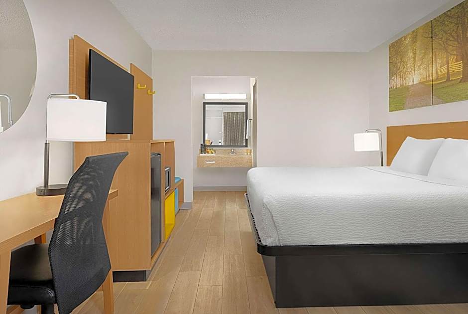 Days Inn by Wyndham Lake City I-75