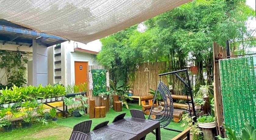 Manora Apartments and Guest House