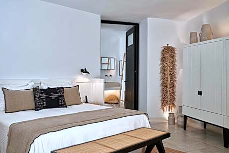 Honeymoon Suite with Jetted Tub and Caldera View