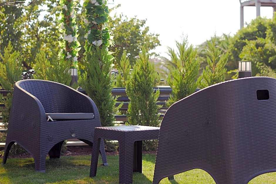 L'opera Deluxe Hotel