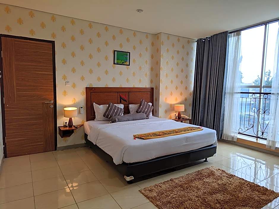 Photo 1 of 8 of 1 Queen Bed Suite