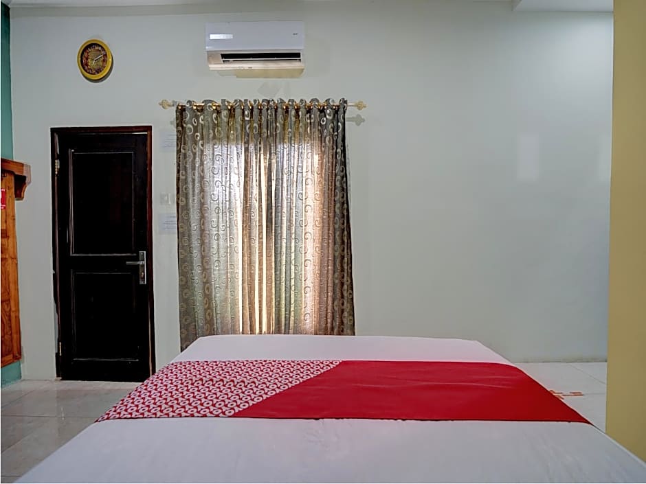 Hotel O Sahabat Syariah Near Plasa Telkom Bawean