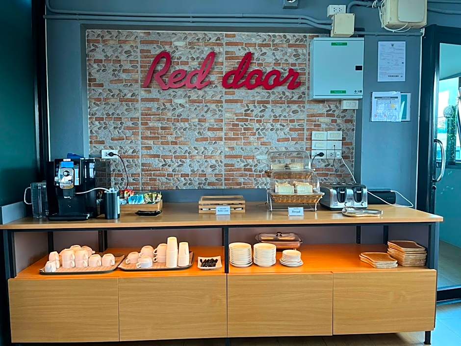 Red Door Samsen Hotel