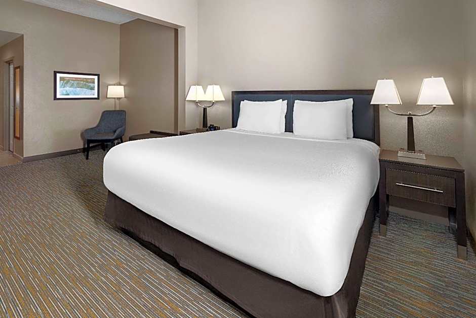 La Quinta Inn & Suites by Wyndham Mooresville