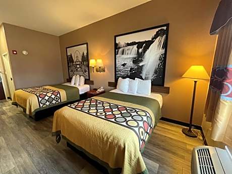 Queen Room with Two Queen Beds and Roll-In Shower - Mobility Accessible/Non-Smoking