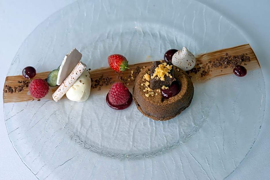 Macdonald Old England Hotel & Spa