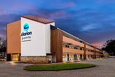 Clarion Pointe Kennesaw Town Center