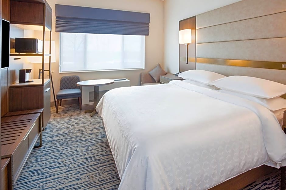 Sheraton St Paul Woodbury Hotel