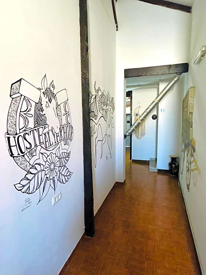 Al Yakhour Hostel