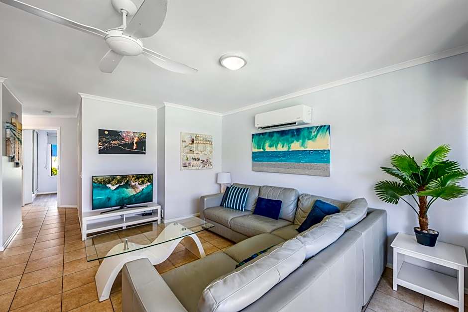 Photo 1 of 4 of Apartment, Pool View