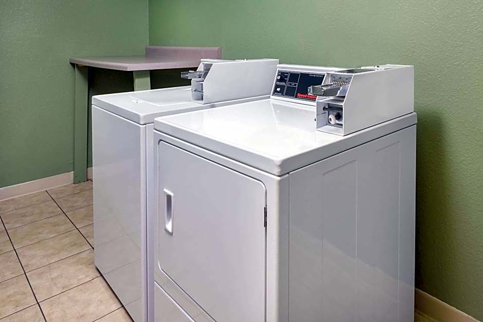 Days Inn by Wyndham Osage Beach Lake of the Ozarks