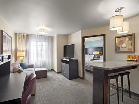 One-Bedroom Queen Suite with Two Queen Beds - Communications Accessible
