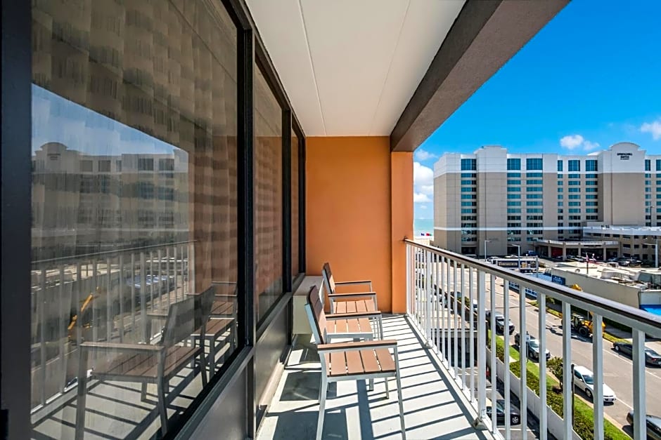 Red Roof PLUS & Suites Virginia Beach - Seaside