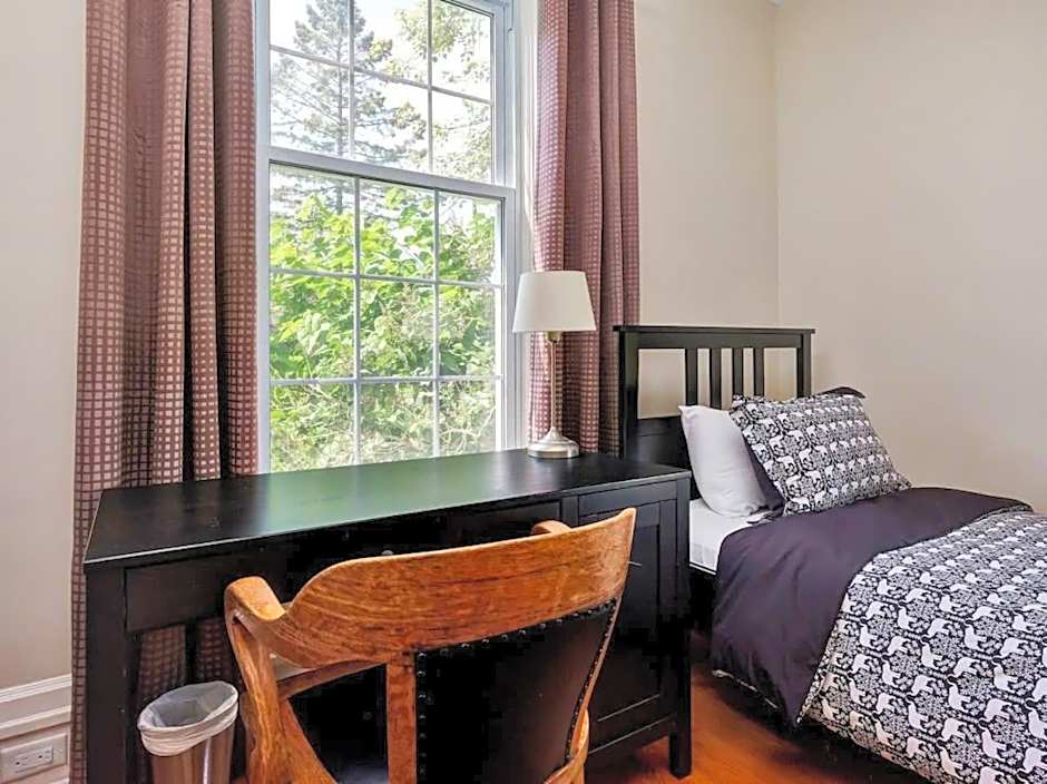 Wind & Waves - Wellington waterfront with Satellite TV & fire pit