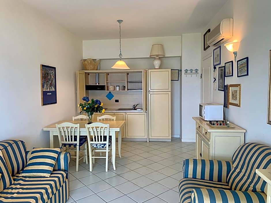Casa fronte mare con piscina - Seafront house with pool