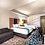 La Quinta Inn & Suites by Wyndham Cleveland