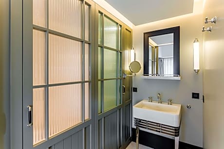 Junior suite with patio single use