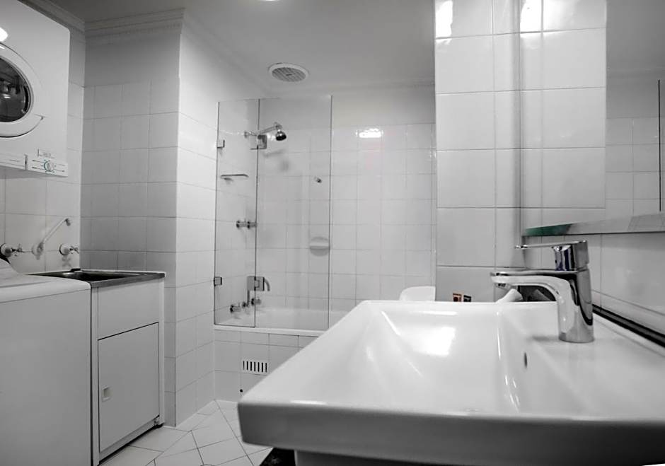 Majestic Old Lion Apartments