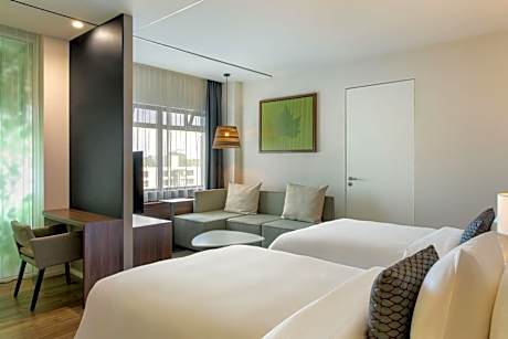 Studio with 2 Queensize Beds