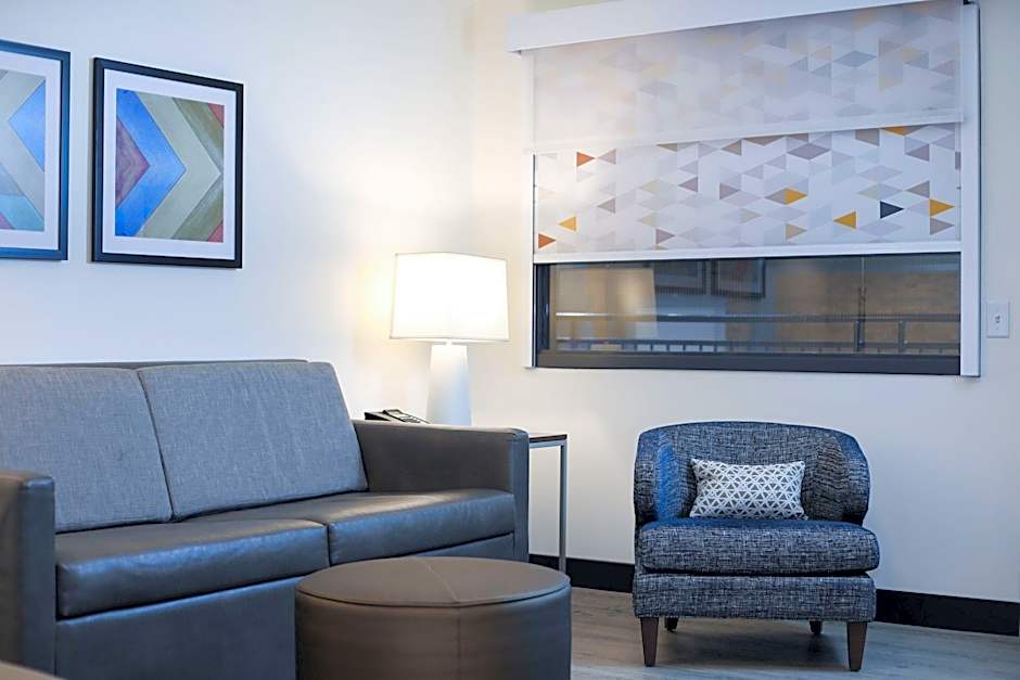 Holiday Inn & Suites St. Cloud By IHG