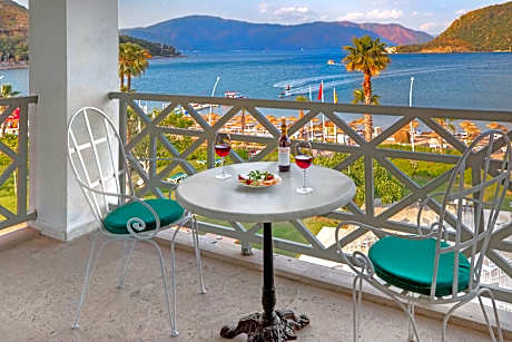 Deluxe Suite with Sea View - Exclusive Services