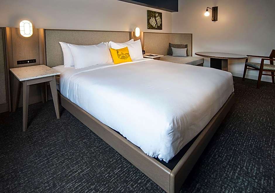 DoubleTree by Hilton St. John's Harbourview