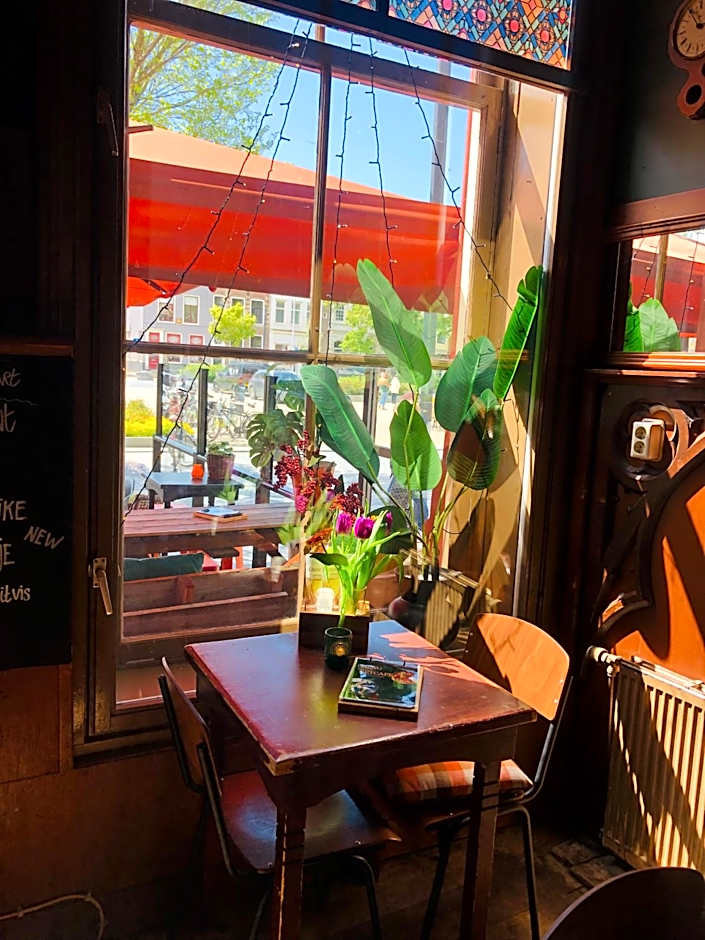 Slapen bij Café de Concurrent