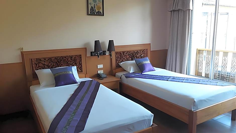 RoomQuest Golden Triangle Premium Collection